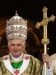Papež Benedikt XVI. s tiarou Pia XII.